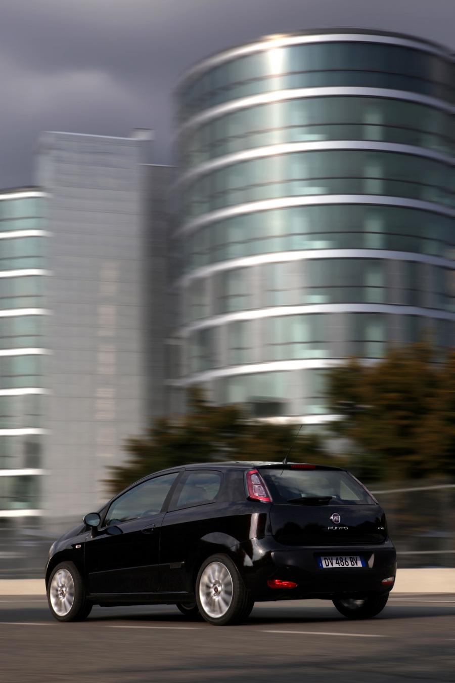  Fiat Punto Evo 2009 года  (фото 39 из 45)